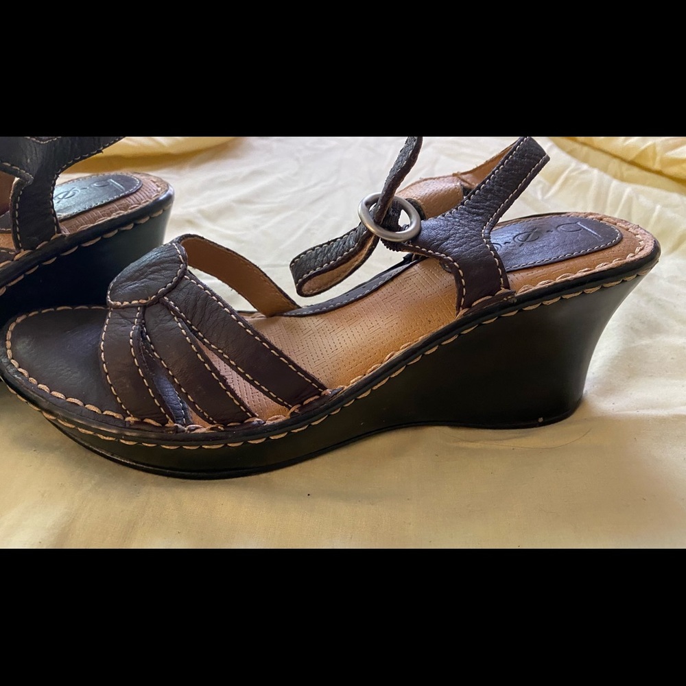 Women’s brown sandal. Size 8. Good condition. - Picture 3 of 6